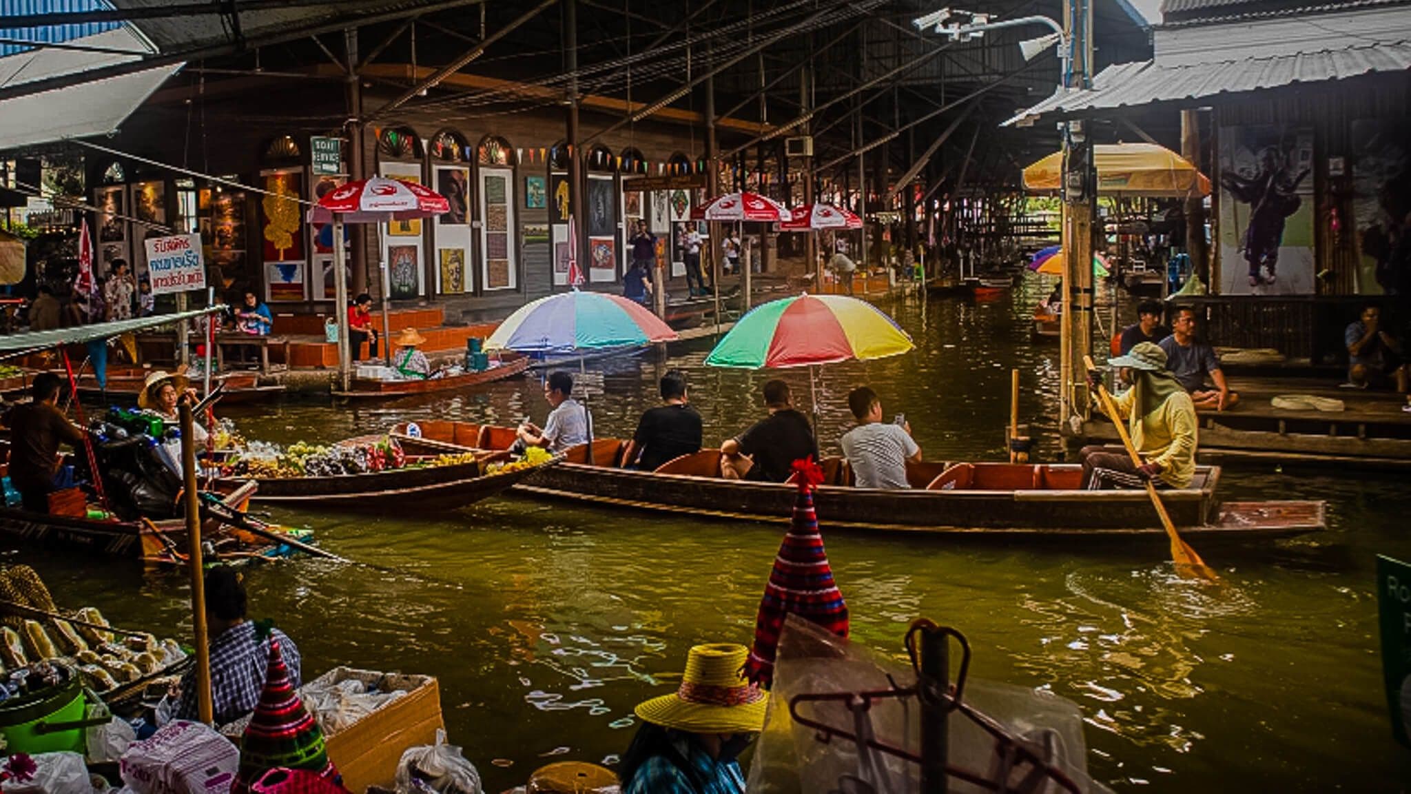 Floating market vendor