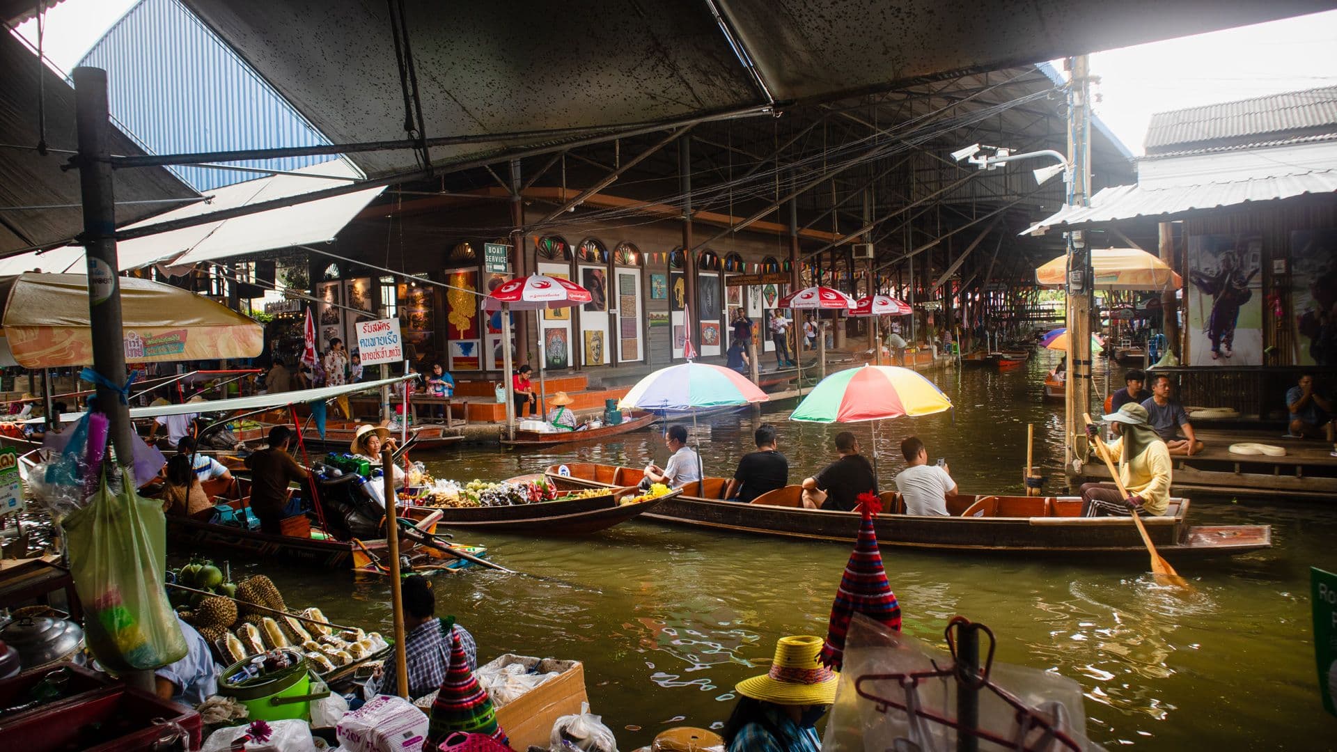Boats at Damnoen Saduak Floating Market in Ratchaburi