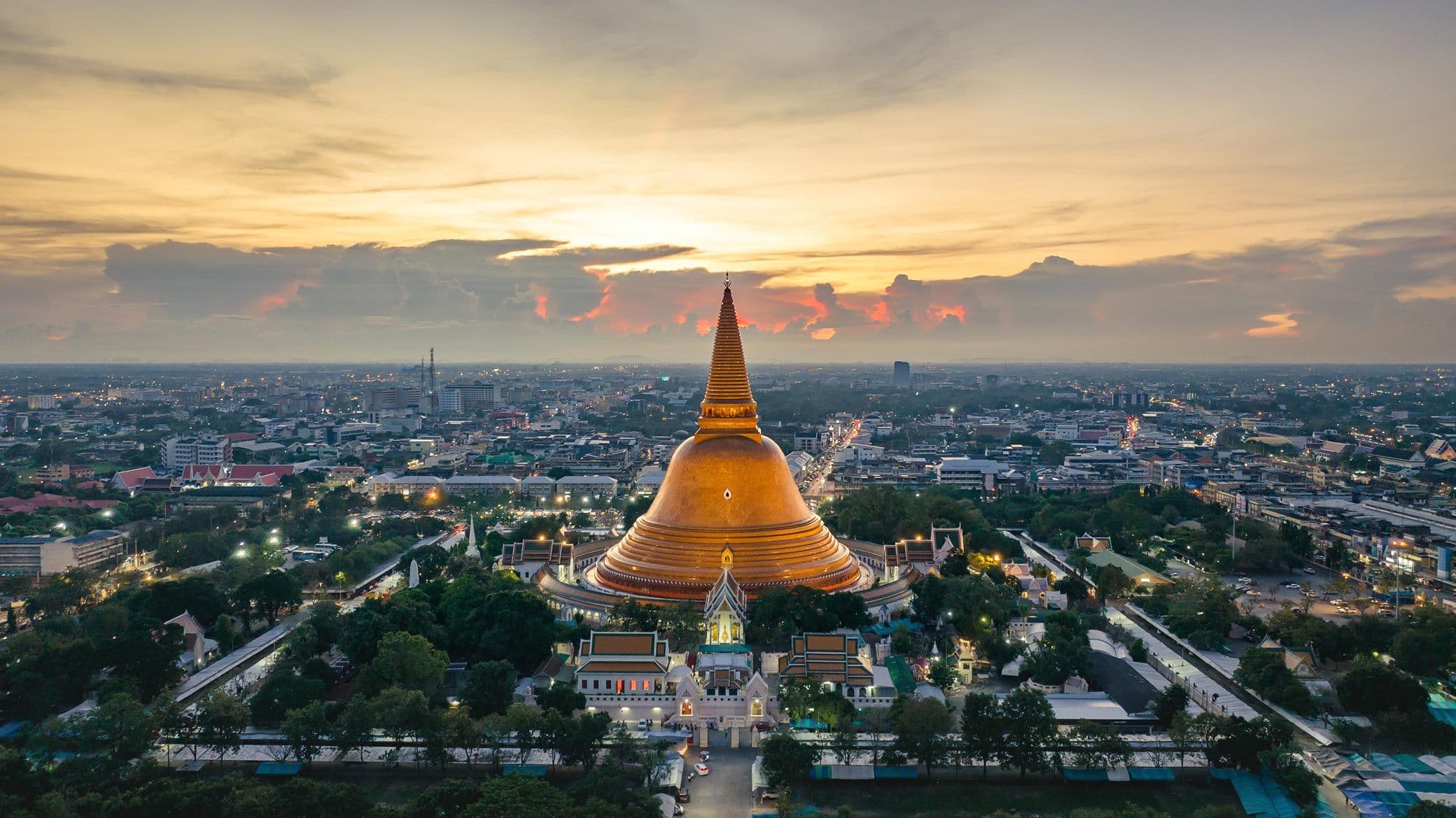 The massive golden Phra Pathom Chedi in Nakhon Pathom